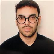 insegnante di musica, impartisce lezioni di canto, violino, e formazione musicale di base